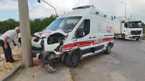 Bitlis'te ambulans ile otomobil çarpıştı : 2'si sağlık çalışanı 10 yaralı