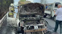 Bayrampaşa'da seyir halindeki otomobil alev alev yandı