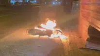 Malatya'da seyir halindeki motosiklet alevlere teslim oldu