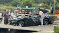 Beykoz'da iki otomobil kafa kafaya çarpıştı : Kazada 7 kişi yaralandı