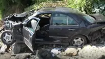 Ordu'da otomobil 30 metreden deniz kıyısına uçtu