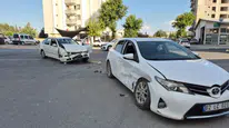 Adıyaman'da otomobiller çarpıştı : 1'i ağır 3 yaralı