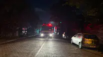 Avcılar'da garajda yangın : 2'si tır 5 araç kullanılmaz hale geldi