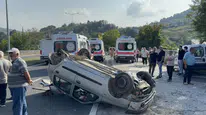 Düzce'de tırla çarpışan otomobil takla attı : 4 yaralı