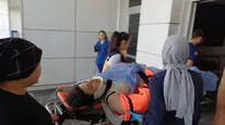 Cam silerken 3'üncü kattan düşüp ağır yaralandı