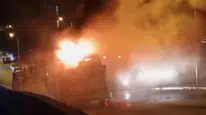 Kartal'da korku dolu anlar : Yanan minibüste peş peşe patlama meydana geldi