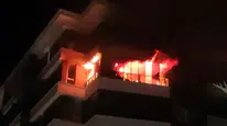 Aksaray'da apartmanda gece yarısı yangın : 14 kişi dumandan etkilendi