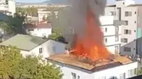 Tuzla'da 2 katlı binanın çatısında yangın çıktı