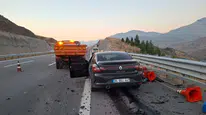 Niğde'de otomobil ile kamyonet çarpıştı : 1 ölü, 3 yaralı