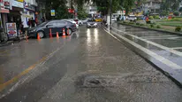 Malatya'da aniden bastırdı, vatandaşlar sundurmalara sığındı
