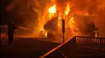 Kars'ta seyir halindeki tırda yangın: Sürücü kendini dışarı atarak kurtuldu