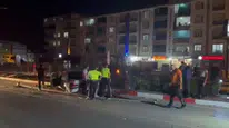 Elazığ'da refüje çıkan otomobil direğe çarptı : 2 yaralı