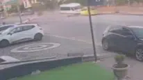 Kayseri’de freni patlayan minibüs taksiyi önüne alıp sürükledi : 1 yaralı