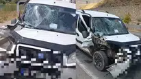 Hakkari Yüksekova'da kamyonet ile tır çarpıştı : 1 yaralı