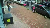 Çekmeköy'de Kontrolden Çıkan Motosikletin Sürüklendiği Anlar Kamerada