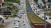Tatilcilerin dönüşüyle yollarda trafik yoğunluğu oluştu