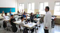 Türkiye'de öğretmenler için önlük giyme zorunluluğu getirildi mi?