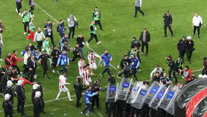 Maçta tansiyon yükseldi : 2 kırmızı, 9 sarı kart çıktı