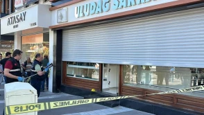 Uşak'ta kuyumcuyu kurşun yağmuruna tuttular!