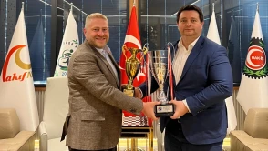 Enerji İş Spor Kulübü’nün kupaları Mahmud Altunsoy’a teslim edildi