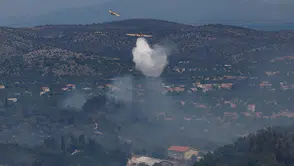 Yunanistan'ın Sakız Adası alevlere teslim oldu