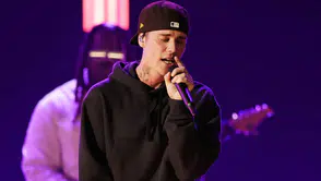 Justin Bieber’dan sürpriz albüm: 'Swag' yayınlandı