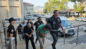 Zonguldak’ta ilçe merkezinde kaçak kazı yapan 4 kişi suçüstü yakalandı