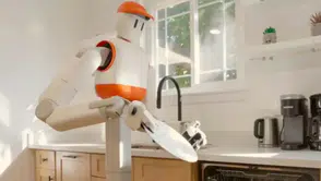 Robot hizmetçiler gerçek oldu: Çamaşır katlayan, kahve yapan robotlar satışta!