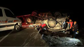 Aksaray'da tır devrildi: Sürücü hayatını kaybetti