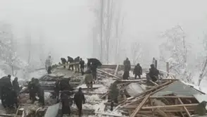 Pakistan'da kar yağışı faciası: 11 kişi hayatını kaybetti