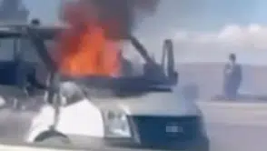 Batman'da seyir halindeki kamyonet alev alev yandı