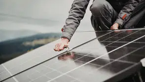 Güneş enerjisinde fizik kuralları altüst oldu : Japon ve Alman bilim insanlarından %130 verimlilik atılımı