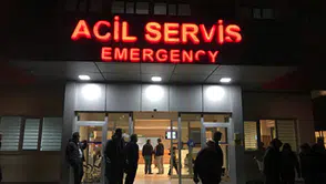 Antalya’da bariyerlere çarpan motosiklet sürücüsü öldü