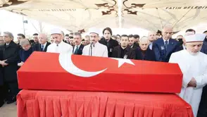 İlber Ortaylı Fatih Camii haziresine defnedildi : Mezarına Kırım ve Çanakkale toprağı döküldü