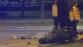 İzmir'de otomobil ile motosiklet çarpıştı : 18 yaşındaki sürücü öldü