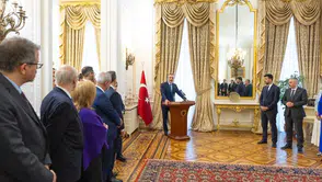 Bakan Fidan, Londra'da Türk iş insanlarıyla bir araya geldi