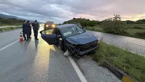 Kastamonu'da seyir halindeki otomobilin tekerleği koptu