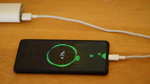 2026'nın en hızlı şarj olan telefonları belli oldu : Apple ve Samsung zirvede