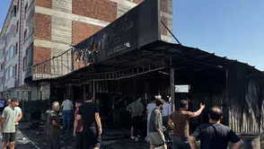 Elazığ'da lastikçi dükkanında yangın