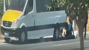 Otomobil yolcu minibüsüne çarptı: 12 yaralı