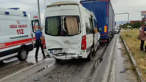 Amasya'da tır, minibüs ve otomobil çarpıştı : 11 yaralı