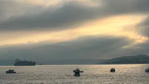 İstanbul'da sabah saatlerinde yoğun sis : Boğaz ve yüksek kesimlerde görüş mesafesi düştü