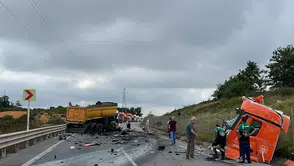 Şile'de korkutan kaza : Çarpışan 2 tır hurdaya döndü