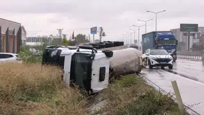 Bursa İnegöl'de sıvı tuz yüklü tanker devrildi: 1 yaralı