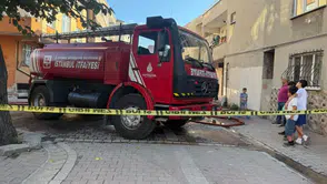 Küçükçekmece'de 6 katlı binanın çatısında yangın çıktı