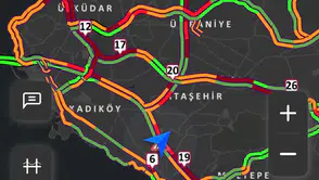 İstanbul’da yağmur trafiği kilitledi :