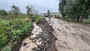 Sağanak sonrası su taşkınları meydana geldi