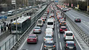 İstanbul'da sabah saatlerinde trafik yoğunluğu yüzde 70