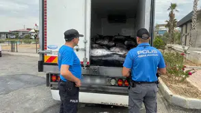 İzmir'de kaçak avlanan 3 ton orkinos ele geçirildi