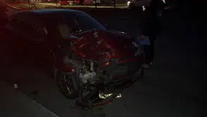 Kocaeli'de virajı alamayan otobüs, iki otomobile çarptı : 3 yaralı